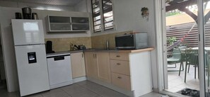Private kitchen - Vrbo Property (Sainte-Luce)