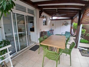 Outdoor dining - Vrbo Property (Sainte-Luce)