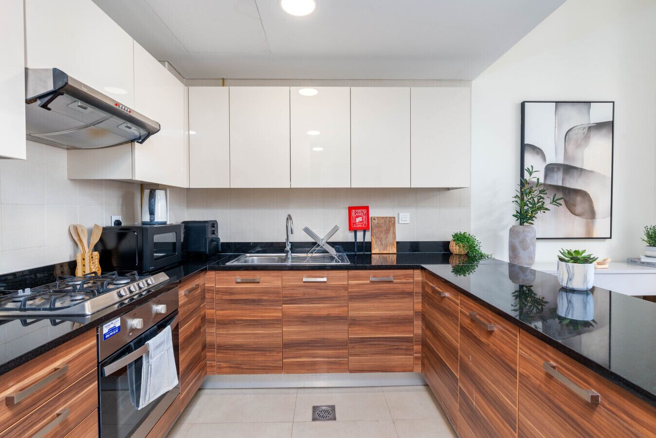Deluxe Apartment, 1 Bedroom, Sea View | Private kitchen | Full-sized fridge, microwave, oven, stovetop