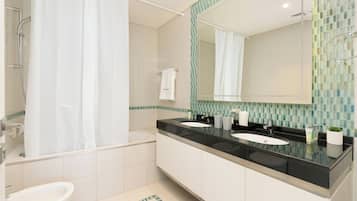Luxury Apartment, 1 Bedroom, Kitchen, Sea View | Bathroom