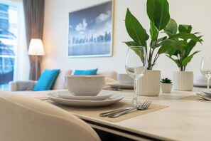 Appartamento Luxury, 1 camera da letto, cucina, vista mare | Ristoranti