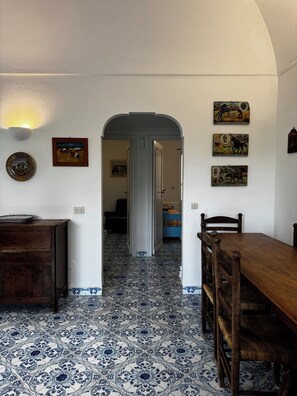 Dining - Cactus Cottage With pool and a stone's throw from the famous Blue Grotto! (Anacapri)