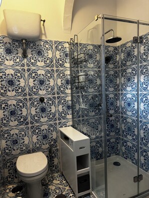 Hair dryer, bidet, towels, soap - Vrbo Property (Anacapri)