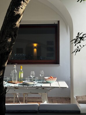 Outdoor dining - Vrbo Property (Anacapri)