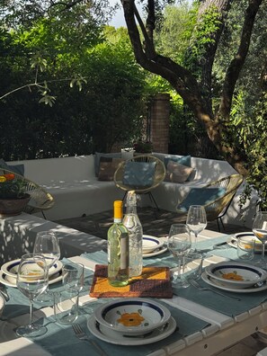 Outdoor dining - Vrbo Property (Anacapri)