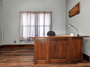 Lobby - KC's Hideout your true Western retreat in the heart of Amish Country! (Middlefield)