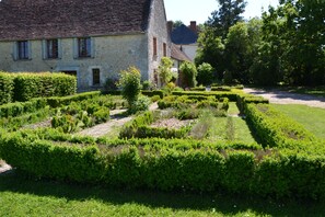 Property grounds - La Petite Cornière (Macé)
