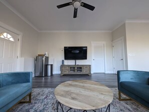 Fireplace - Game Room Luxury Home @ Battery Chef Kitchen Deck (Marietta)