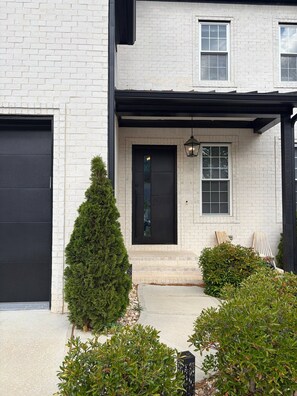 Exterior detail - Game Room Luxury Home @ Battery Chef Kitchen Deck (Marietta)