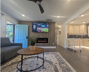 Living area - Near Battery Games Firepit Kitchen Laundry Patio (Smyrna)