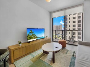 TV, offices - Skyline Views 1BR in The Crosby - Rooftop pool (Miami)