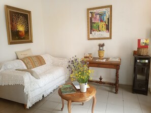 Living area - Vrbo Property (Molieres cavaillac)