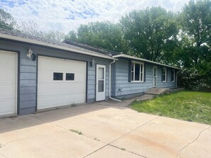 Exterior - Quiet Hordville Retreat with Big Fenced Yard for Families (Hordville)