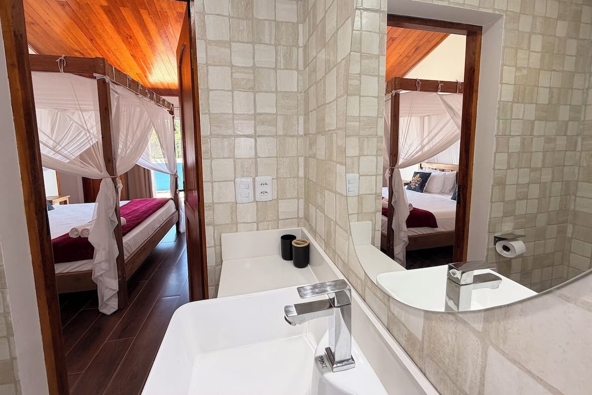Loft familiar, vista al río | Minibar, espacio para trabajar con laptop y wifi gratis 