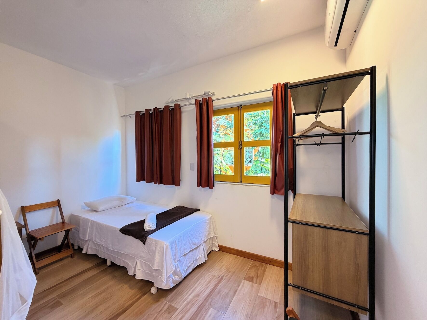 Minibar, laptop workspace, WiFi (free)
