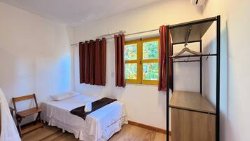 Minibar, laptop workspace, WiFi (free)