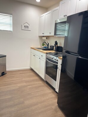 Private kitchen - Cozy 1-bedroom studio in perfect Tampa with AC (Tampa)