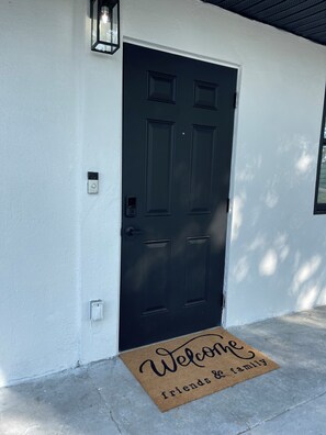 Exterior detail - Cozy 1-bedroom studio in perfect Tampa with AC (Tampa)