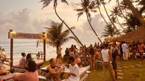 Outdoor dining - Kabalana Surf Hostel (ahangama)