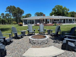 Terrace/patio - Spacious 4-bedroom house in gorgeous White Stone, Virginia (White Stone)