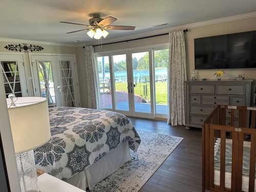 Spacious 4-bedroom house in gorgeous White Stone, Virginia