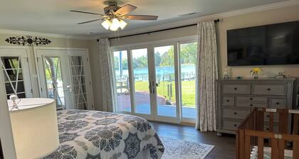 Spacious 4-bedroom house in gorgeous White Stone, Virginia