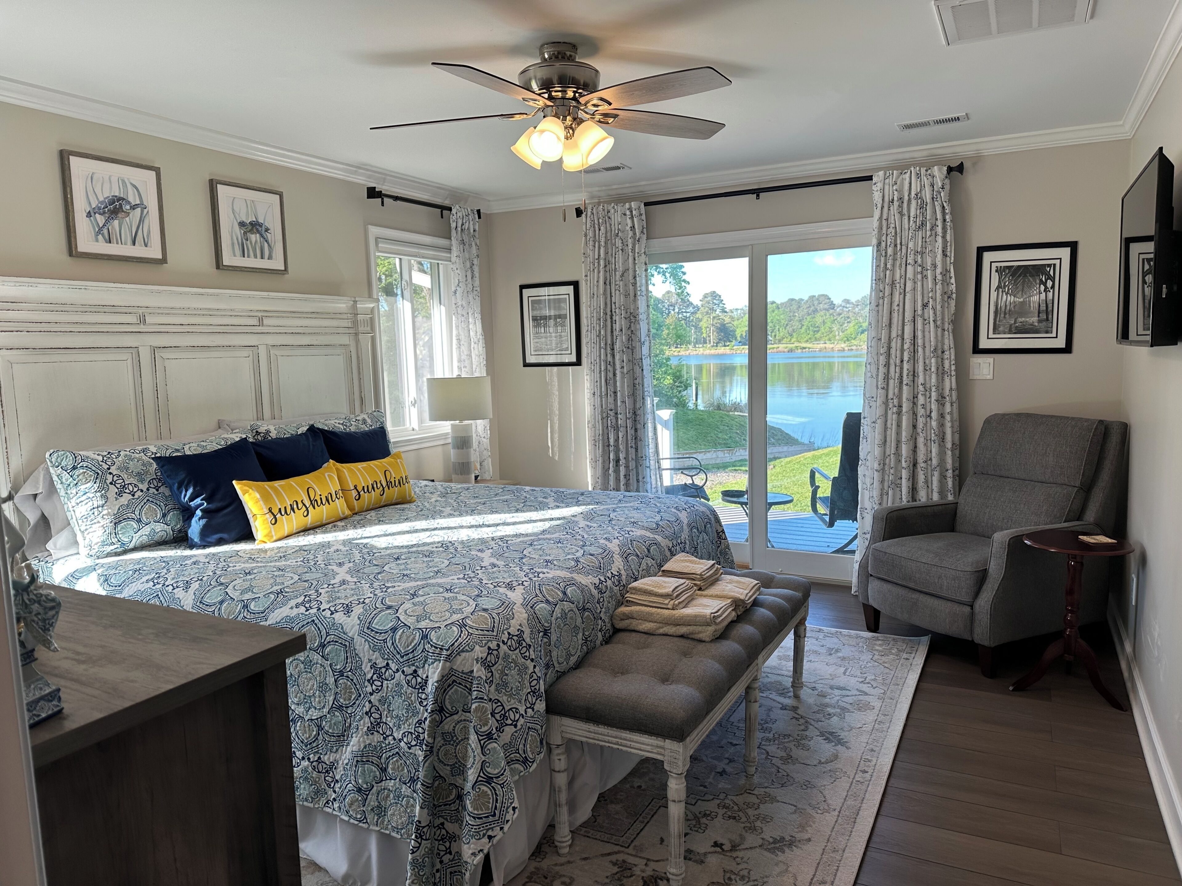 4 bedrooms, desk, iron/ironing board, travel cot