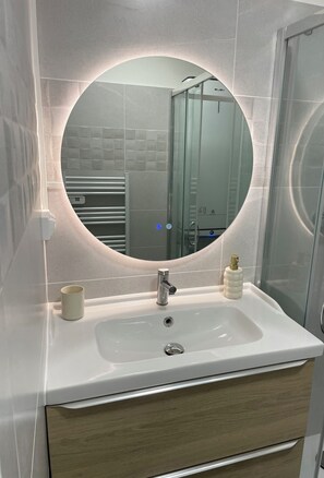 Hair dryer, towels, soap - Bright apartment near the center of Montpellier and the Saint-Roch train station (Montpellier)