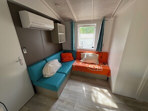 Living area - 6-person bungalow in the heart of the Gorges du Verdon (Montagnac-Montpezat)