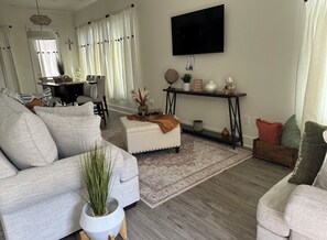 Living area - LSU BOUND! We are minutes from everything! (Baton Rouge)