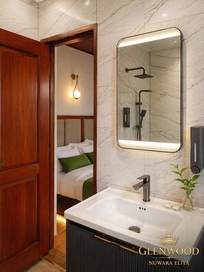 Bathroom - Glenwood Nuwara Eliya Just Minutes from Gregory Lake, Victoria Park & Golf Club (Nuwara Eliya)