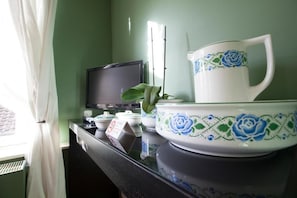 Comfort Double Room, Courtyard View | Television