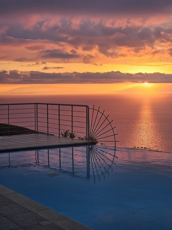 Outdoor pool - Private Villa with Large Infinity Pool & Stunning Ionian Views (Skala)