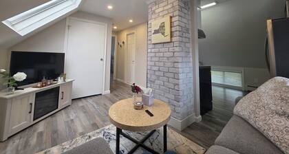 Bright & Updated 1 BR in the heart of Levittown