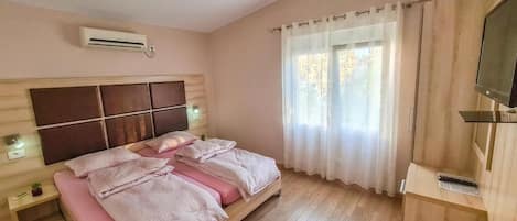 Luxury Penthouse, Garden View | Desk, laptop workspace, soundproofing, iron/ironing board