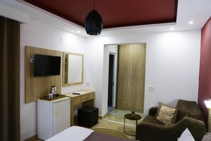 Deluxe Triple Room, Balcony, Garden View | Desk, laptop workspace, soundproofing, iron/ironing board - La Hacienda (Ulcinj)