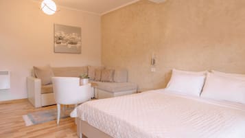 Deluxe Apartment, Garden View | Desk, laptop workspace, soundproofing, iron/ironing board