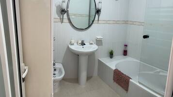 Loft, 2 Bedrooms, Smoking, Patio | Bathroom