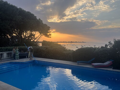 Armor Steredenn.Bois de la Chaise. Sea view and direct private access to the beach