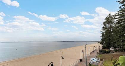 Metawise 2BR Apt Steps to Brighton-le-sands Beach