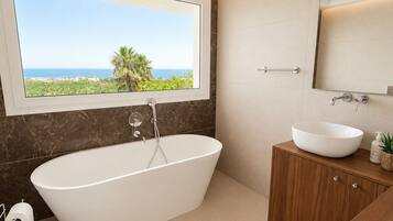 Classic Villa, Balcony, Sea View | Bathroom