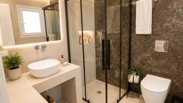 Classic Villa, Balcony, Sea View | Bathroom