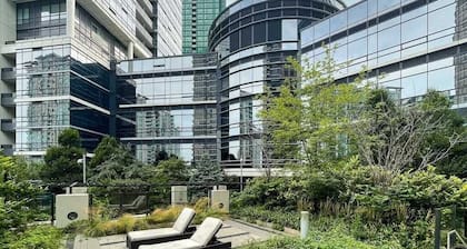 Luxury Condo In Toronto Golden Area 1Bd, 1Bath, Parking, Direct Access to Subway