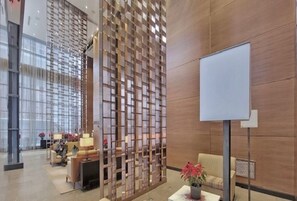 Lobby - Luxury Condo In Toronto Golden Area 1Bd, 1Bath, Parking, Direct Access to Subway (Toronto)