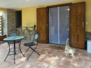 Outdoor dining - Vrbo Property (Umbria)