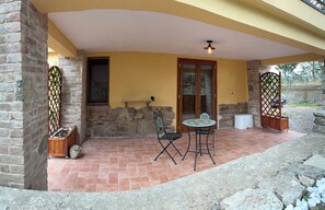 Outdoor dining - Vrbo Property (Umbria)
