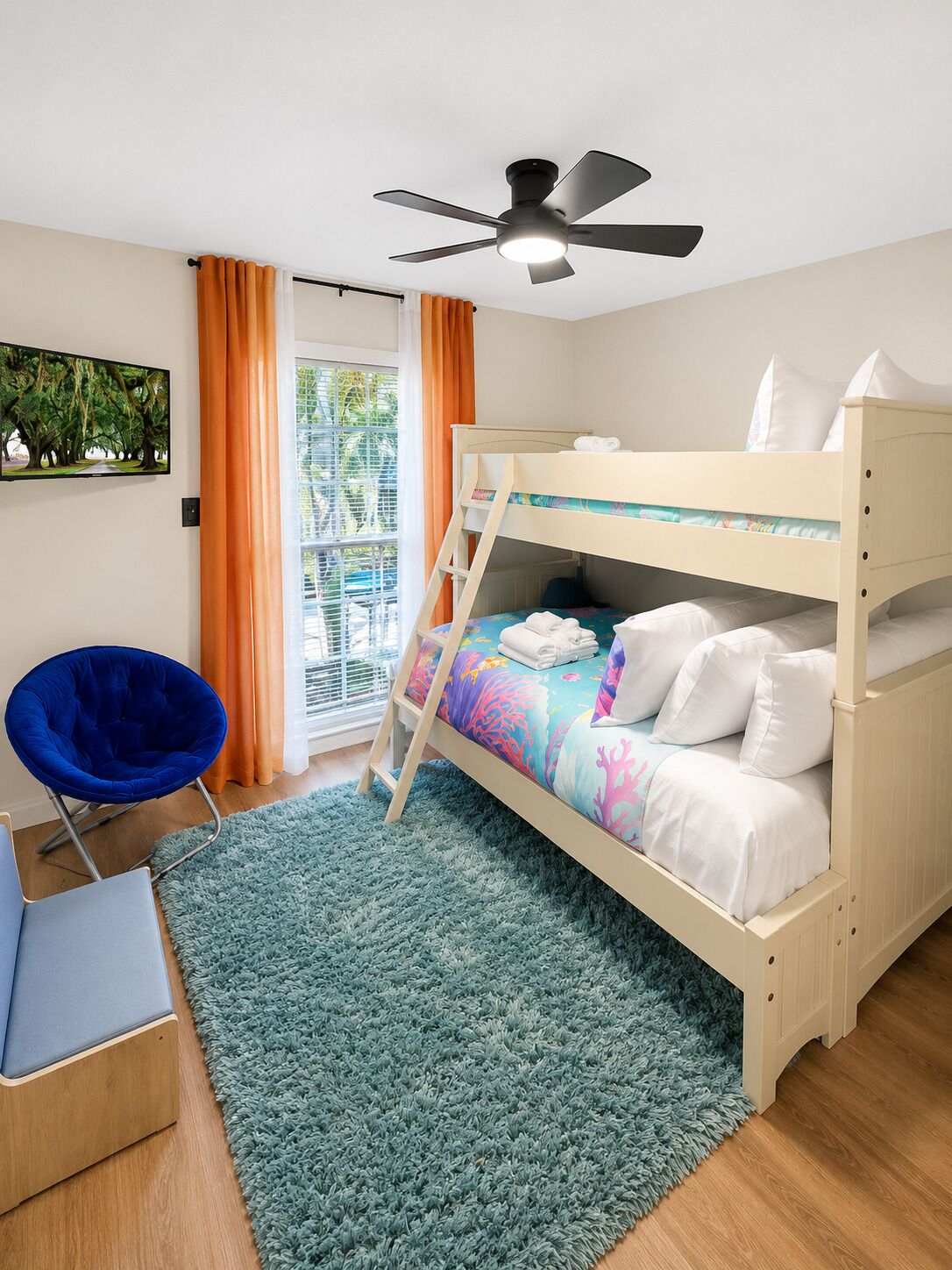 4 bedrooms, desk, iron/ironing board, travel cot