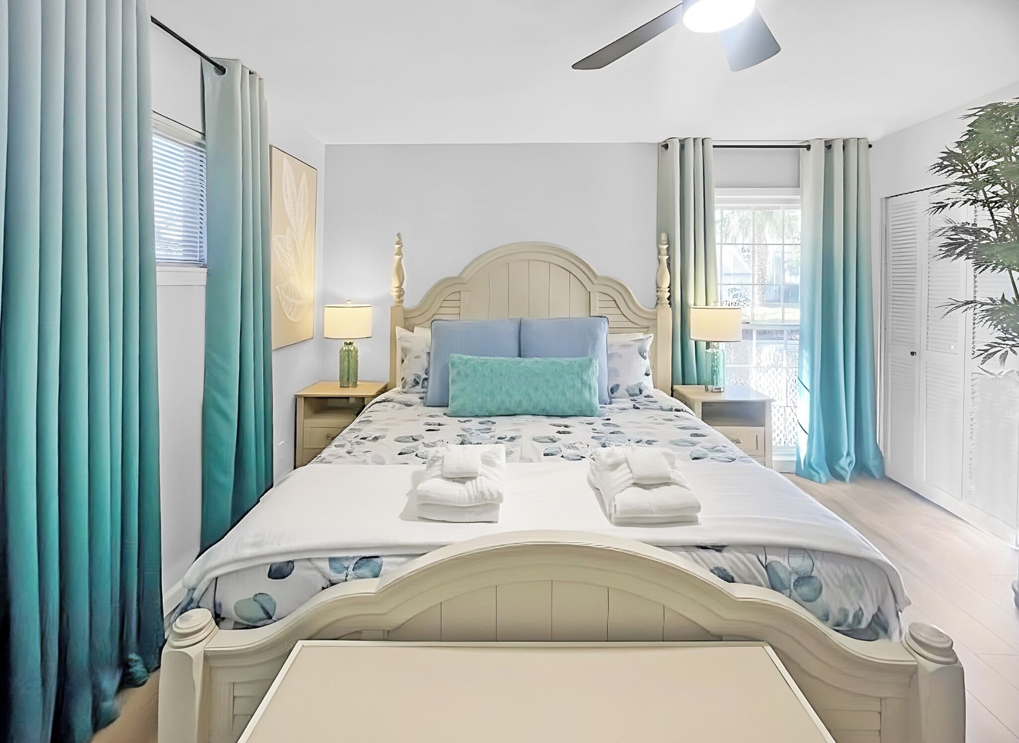 4 bedrooms, desk, iron/ironing board, travel cot