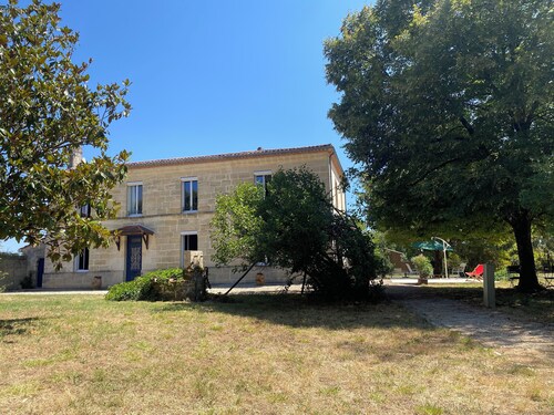 Vacation home between vineyards, estuary and ocean
