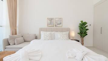 Classic Studio, 1 Queen Bed, Kitchenette, City View | In-room safe, free WiFi